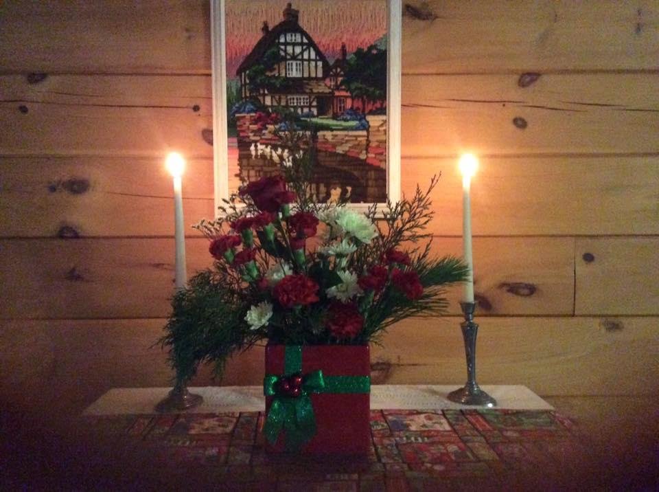 Cabin Christmas flowers --- Thanks to FTD and FedEx fresh flowers are delivered to remote country locations. No pizzas as yet but who knows, what with drones in the offing 😉