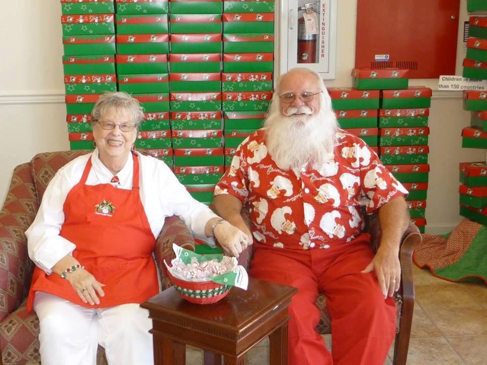 The last picture taken of Dee and I together. I sure miss all that she meant to me. Love ya Dee and will see you again. Bear.

Day 7 of the 7 day "Love your Spouse"! 
 1 picture each day for the next 7 days to show your lov