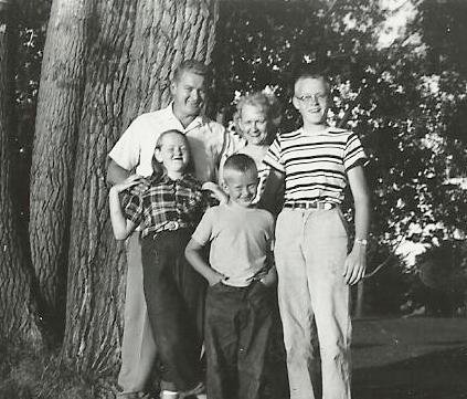 TBT
I took this picture of my family by Lake Nokomis - my 1st with my new Brownie Hawkeye camera - 1952. Dad, Mom, Bernie, Carol and Johnny