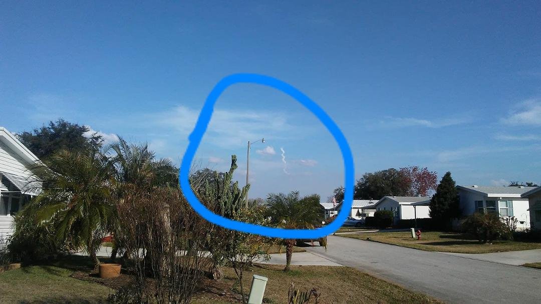 Smoke trail from spacex launch