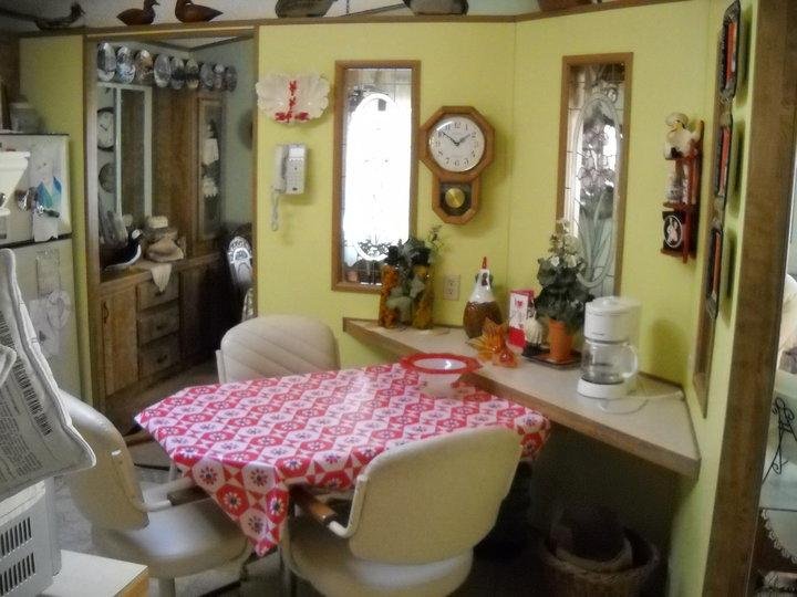 Kitchen/table