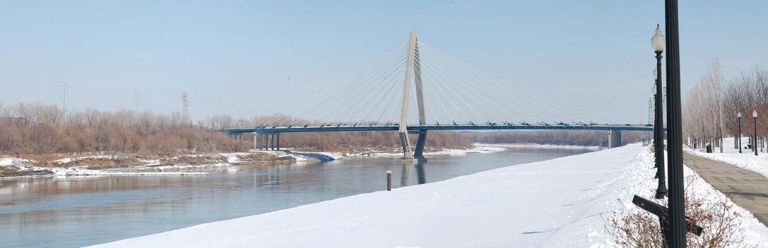 A snowy Kit Bond Bridge in the back ground at River front Park in East Kansas City,MO
