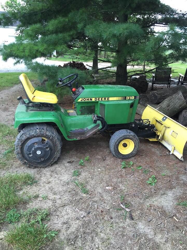 My 1981 John Deere lawn mower with only 1600 hours on the Onan engine! 👏🙏😜😱👌👋