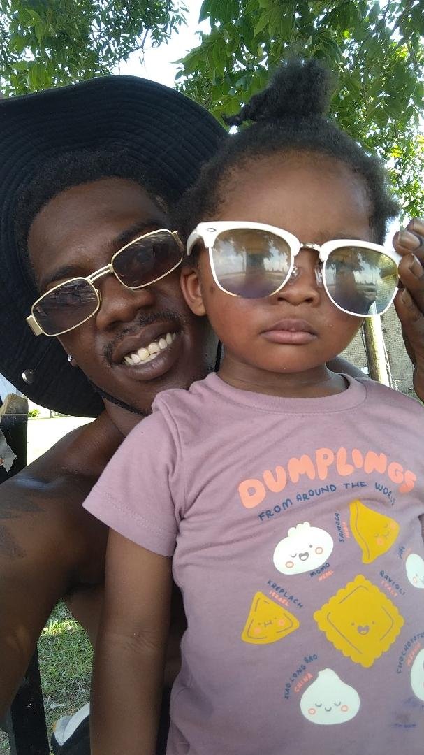 She her daddy's child 🚸 #SunGlasses type of day #NadaNdNikeBby