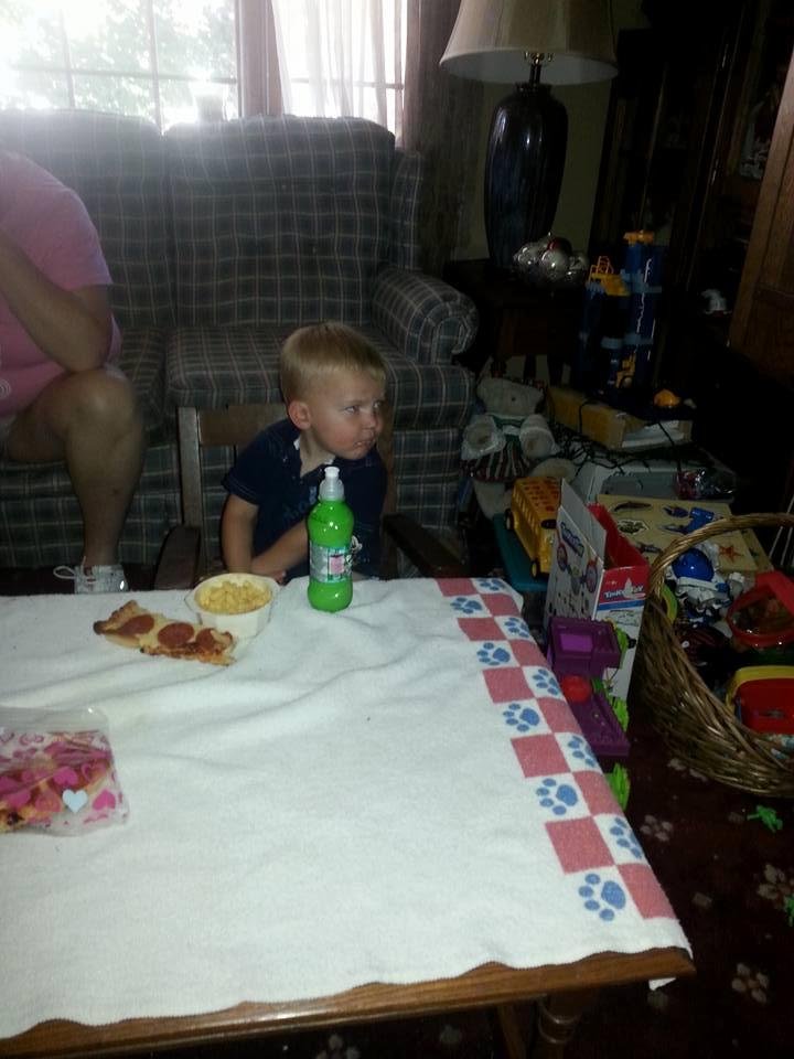 Pizza macaroni and tv....my man