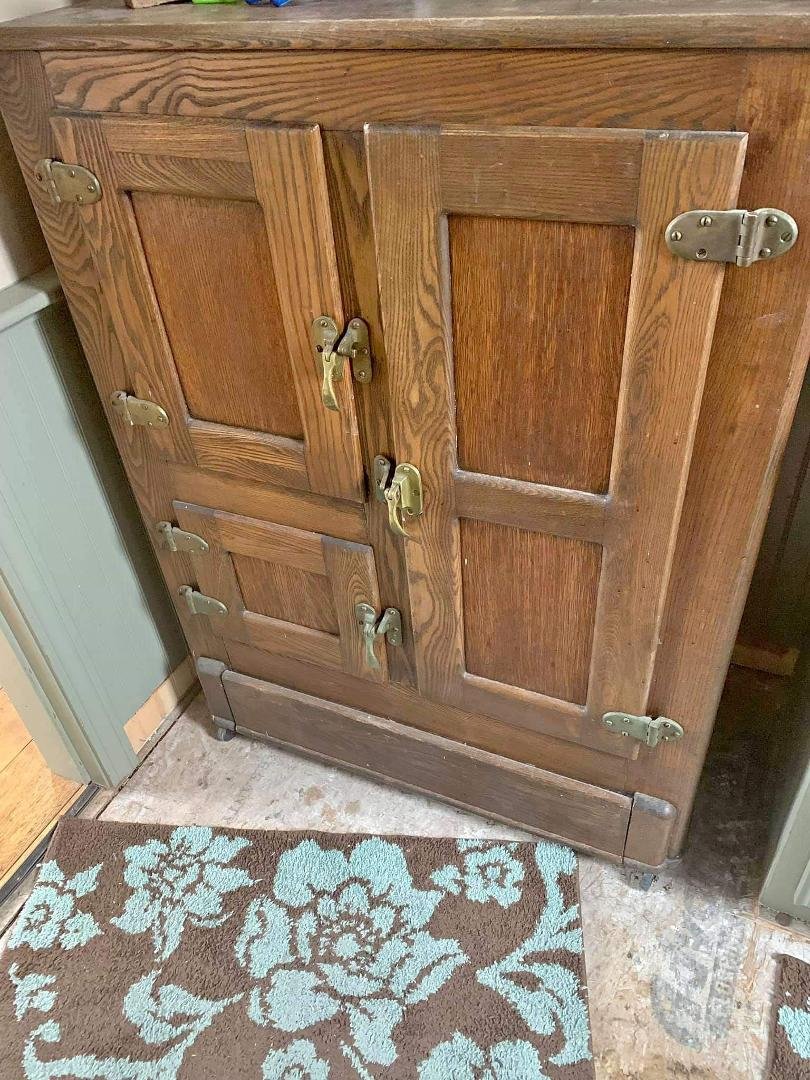 Solid oak ice box for sale. 500$ Obo