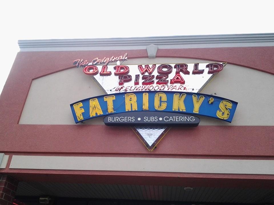 On our way to aunt dots wake we saw the sign for fat Ricky's. We decided when we left to give Fat Ricky's a go. I had an excellent chicken ranch salad, Leah had a vegetable salad, Jill and Kelly had Italian beef. I would g