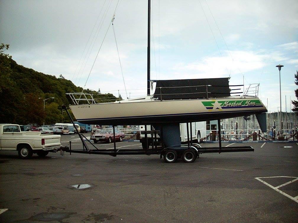 Who was that?
"Masked Man" '85 Hobie 33