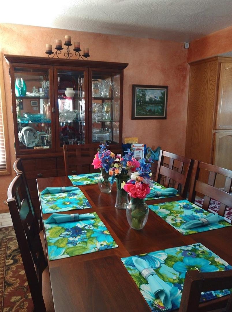 Spring has sprung at the Gribble manse. 🐣💐