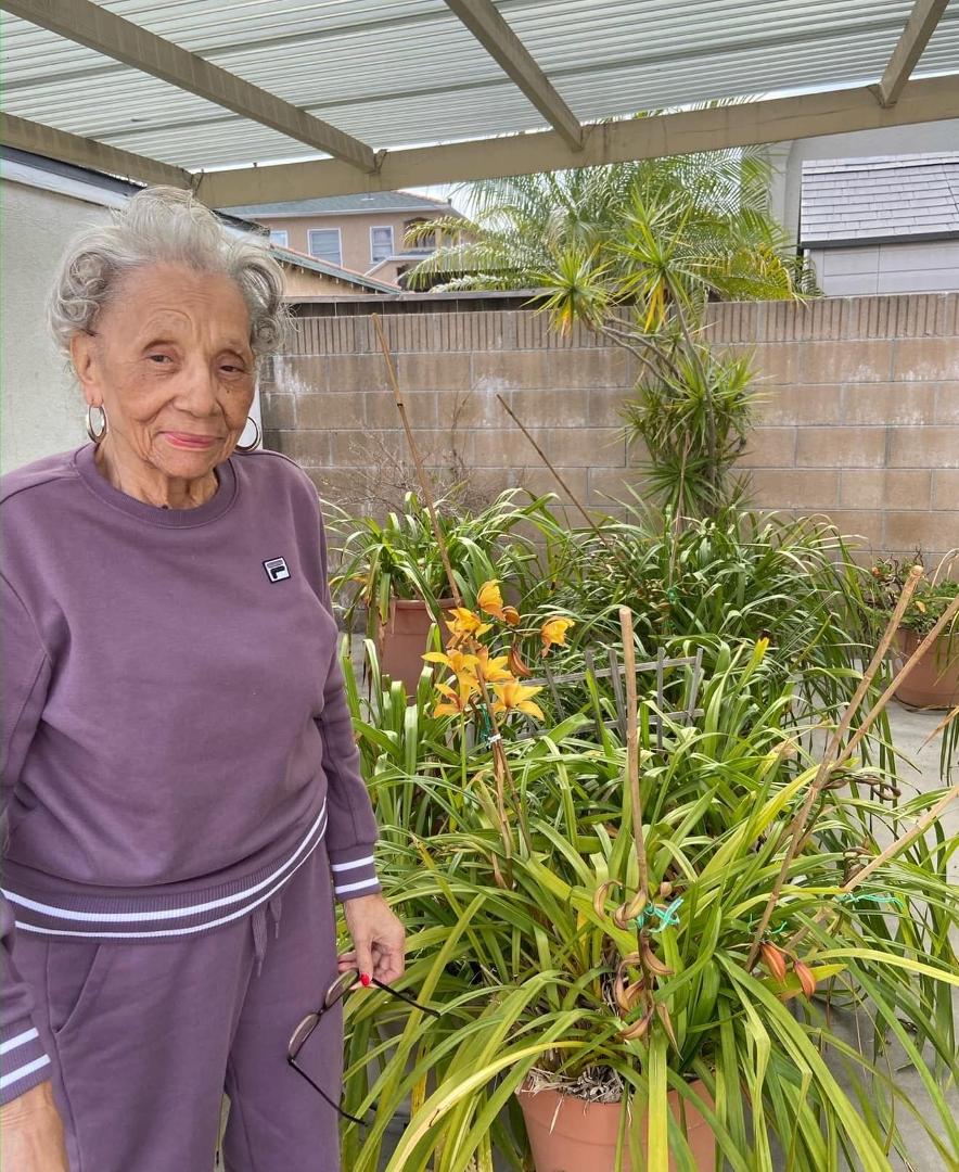 A very blessed and heavenly birthday to my beautiful auntie Lucille!  We would be celebrating your 99 years, dear heart!  We miss you, queen!