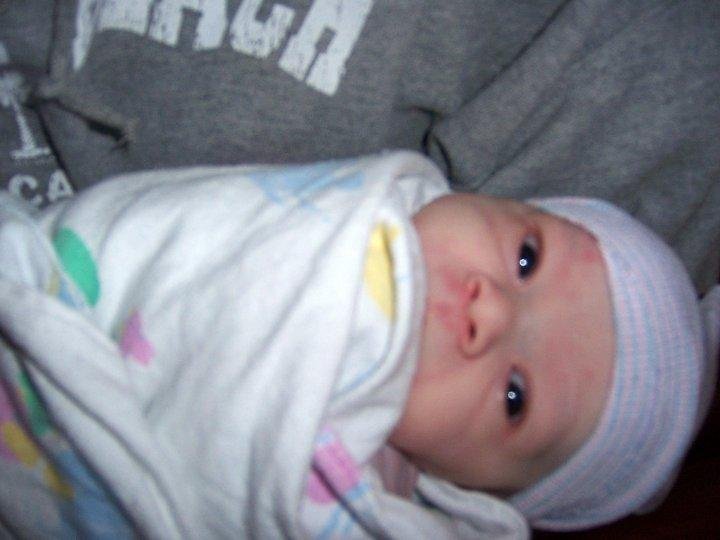 I'm a great-grandma. Farrah Grace Woodruff. Born April 2.