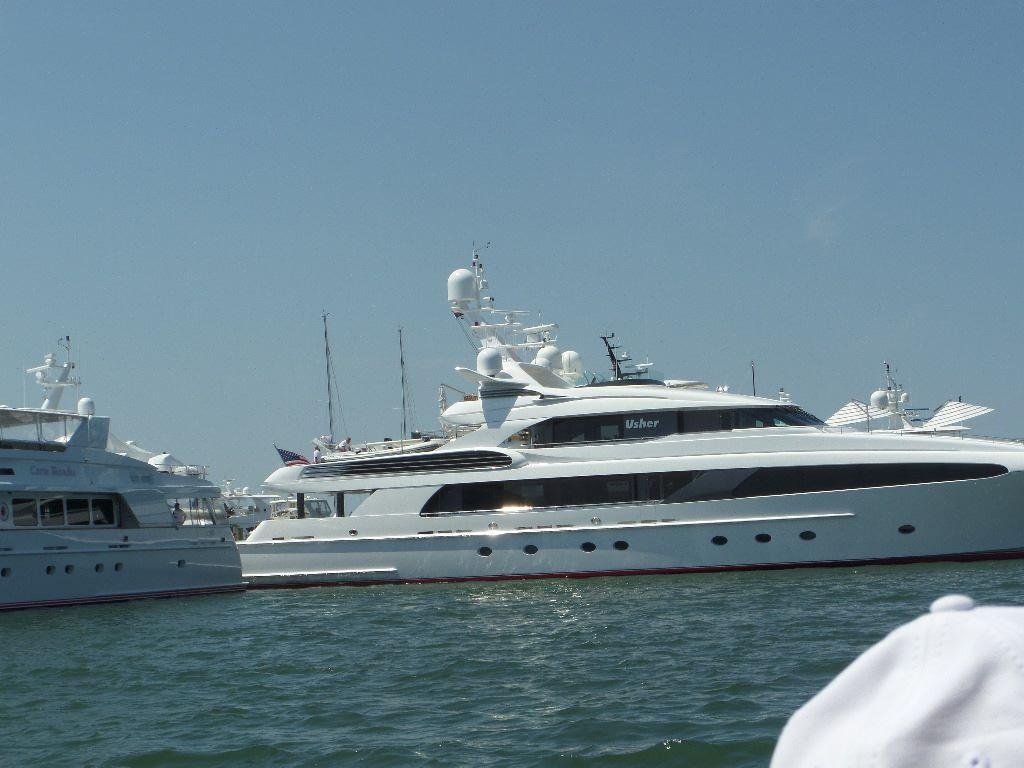 Zoom in and see if you know who this ship belongs to?