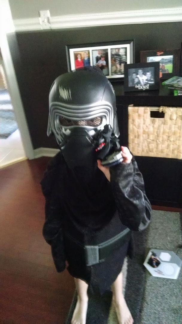 Kylo Ren with no pants....Not his best Easter outfit. 😱