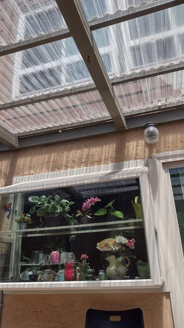 Beautiful day on the patio. To good to waste inside. Just finished cleaning the outside windows and the kitchen garden window. My job is done for the month🤣🤣🤣🤣. Now I can play ⛳👍.