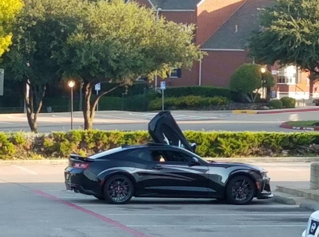 Gullwing doors on a Camero