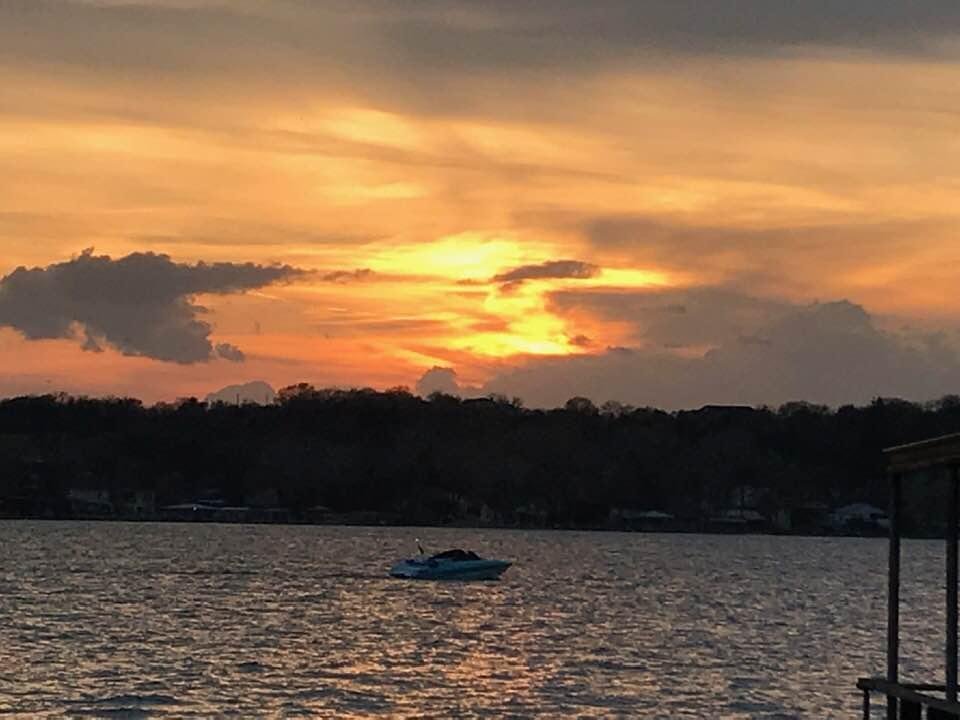 The sunset is nice! I like the boat in the pic what do you think?