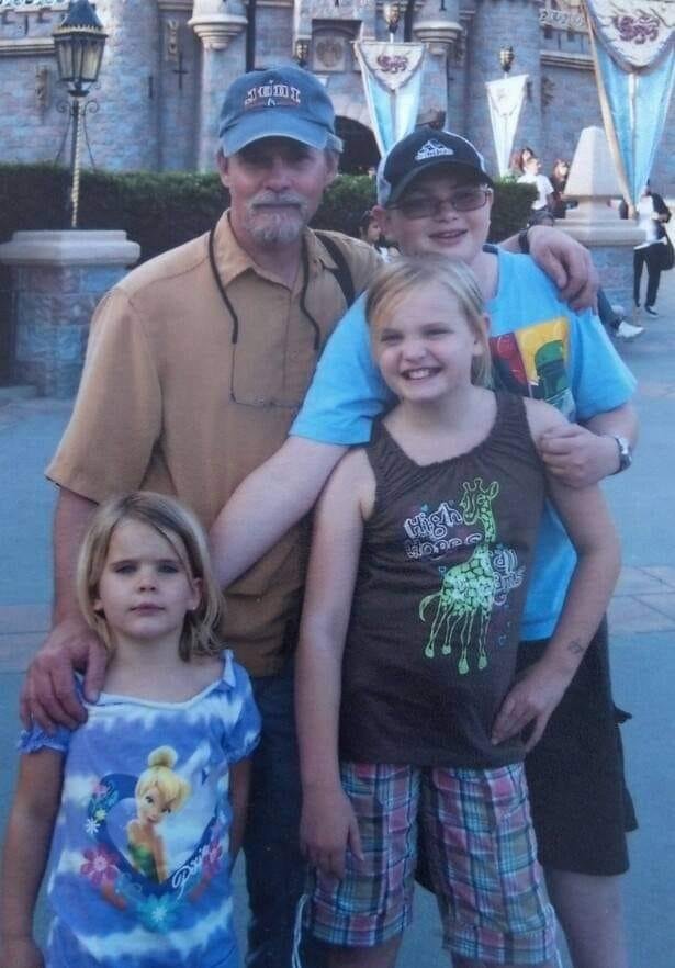 TBT...about ten years back...without social distancing.
LOVE THESE 3 COUSINS!