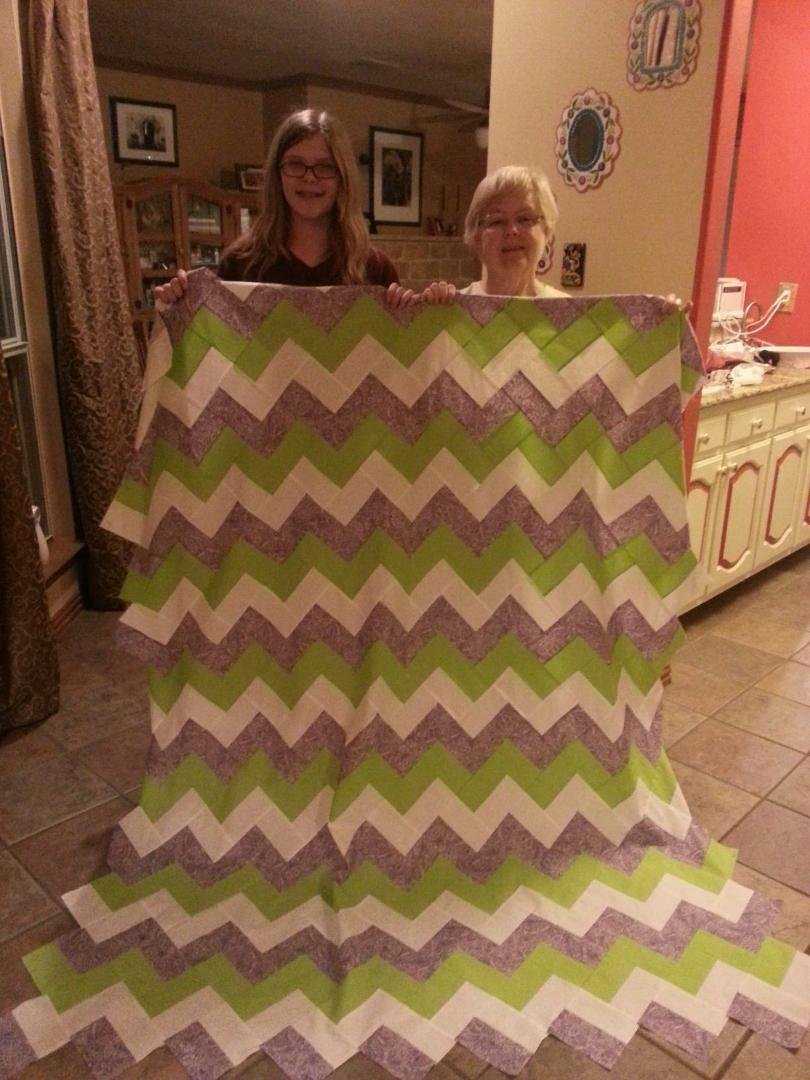 Spring break quilt is pieced! It was a good day to finish on a rainy day in Grapevine. I'll take it home to sandwich & quilt it.
