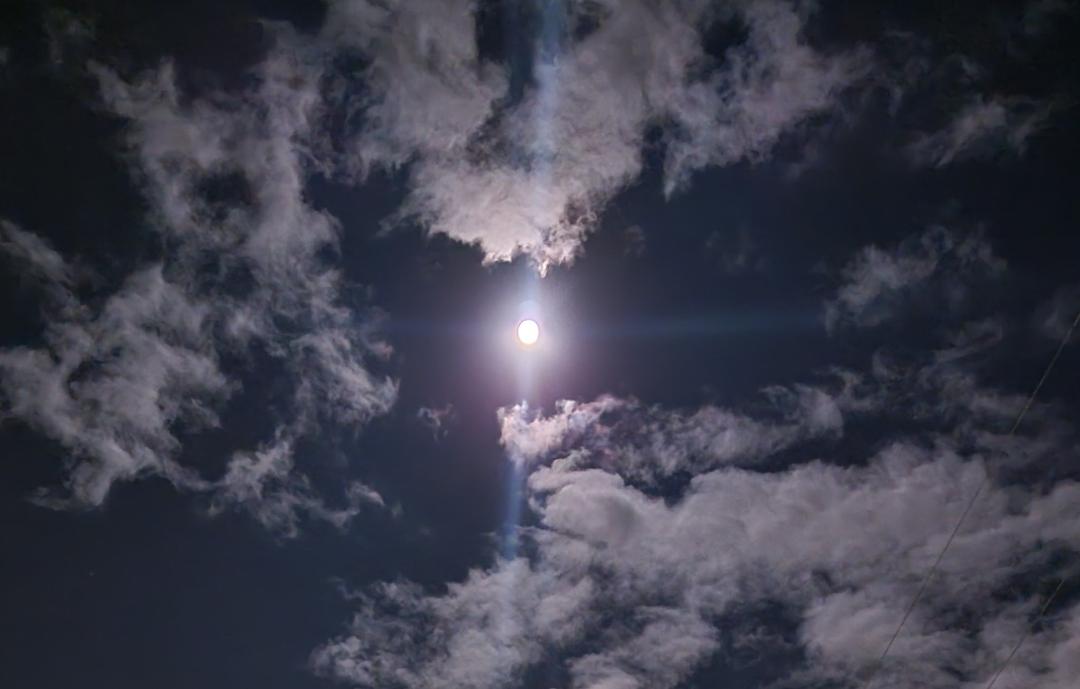 The moon tonight is beautiful.