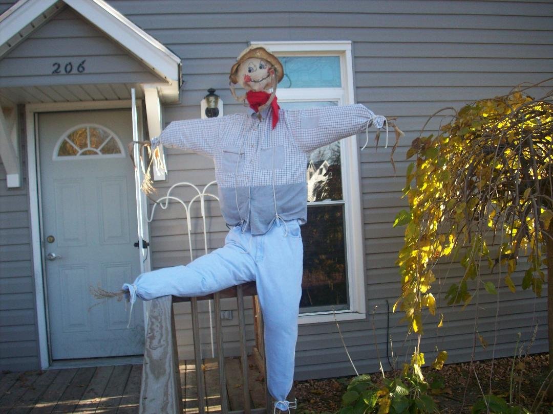 DEBS 7FT SCARE CROW