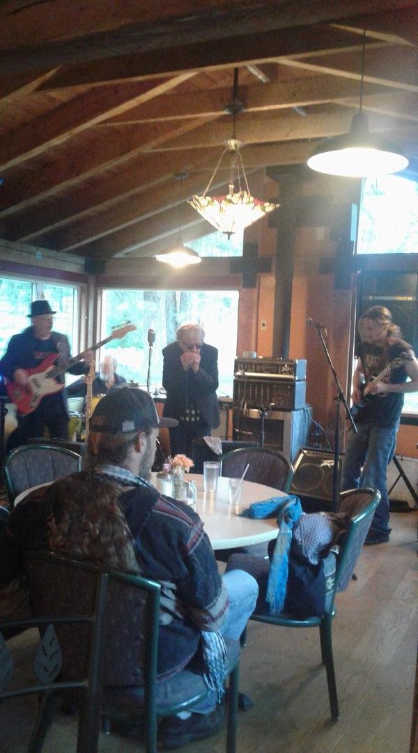 LIL Dave and the band, awesome blues guys. Made my Saturday night.