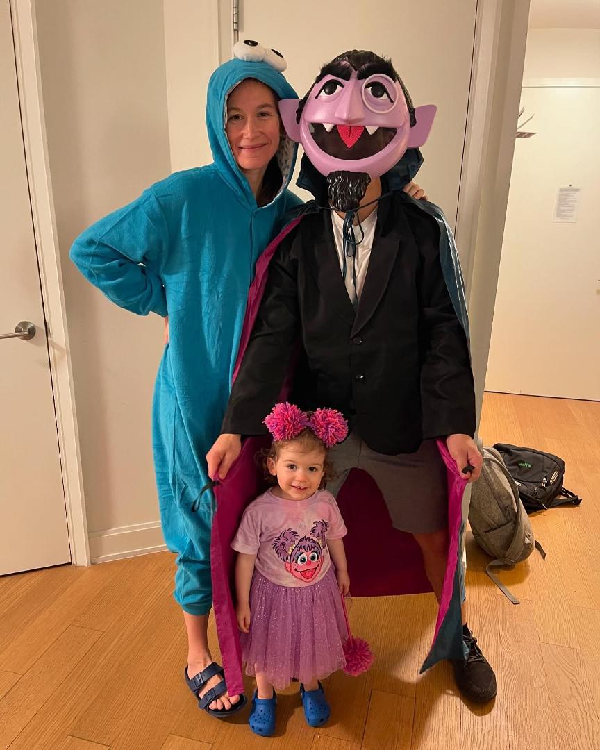 Happy 3rd Halloween to Poppy James, celebrated  as Sesame Street character “Abby Cadaby”, with Mama “Cookie Monster” and Dada “The Count”. The excitement was easy to see‼️#grandparentslove❤️