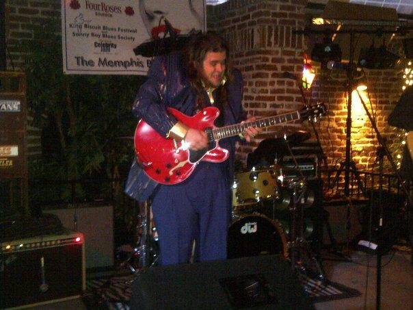 Jonathon long performing at Dancing Jimmy's on Beale. First round od IBC