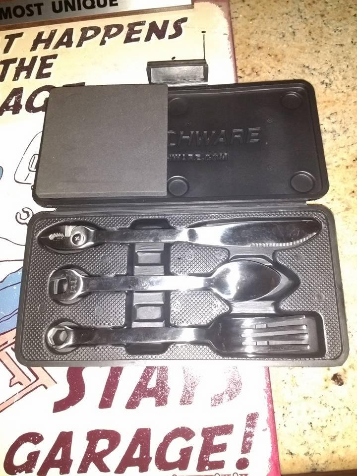 Love the gear head silverware.