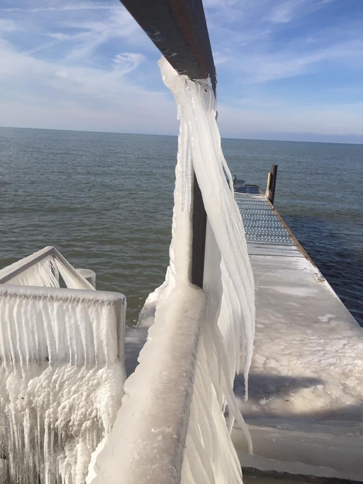 When the wind blows 30-35 mph all day in freezing weather, icicles bend.