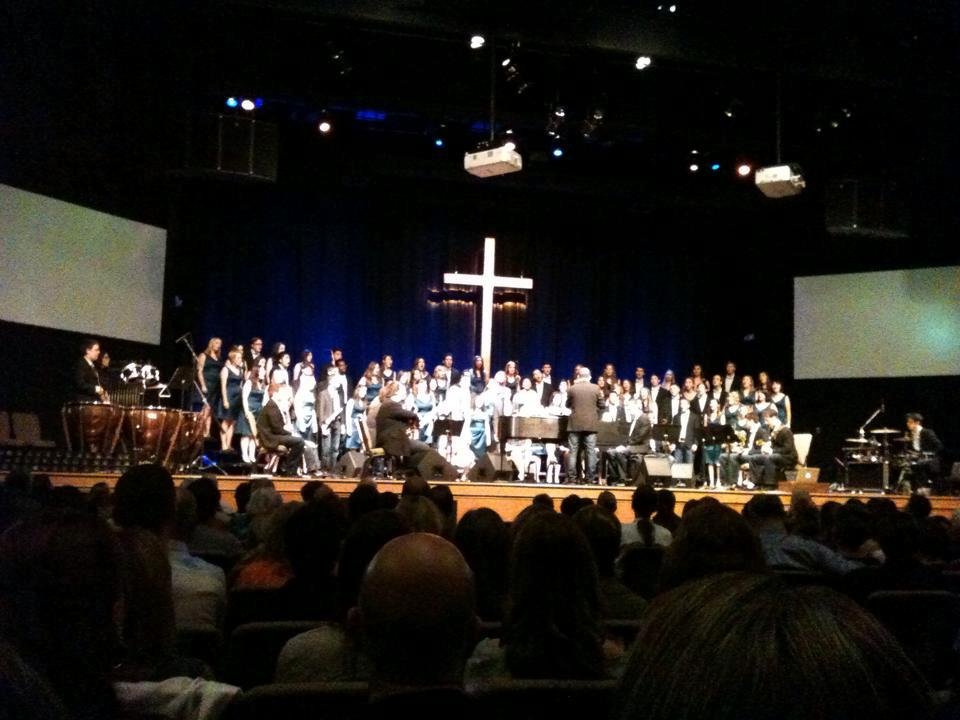 Sit'n in church watching 300 kids singing to us🎅