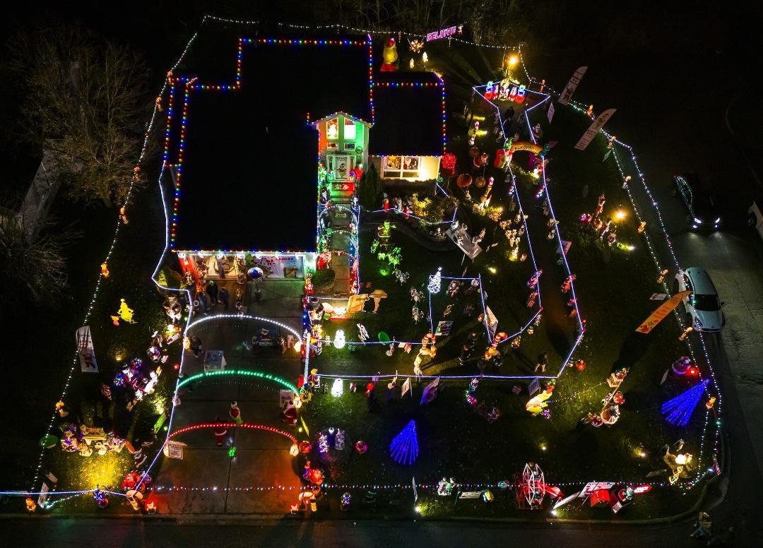 Come on out this Saturday, December 9th to Rodda's Winter Wonderland. Santa, Grinch & Mickey Mouse will be on site, weather permitting, from 5:30 - 7:30. Bring your camera for the perfect Christmas Photo Op! See You Ther