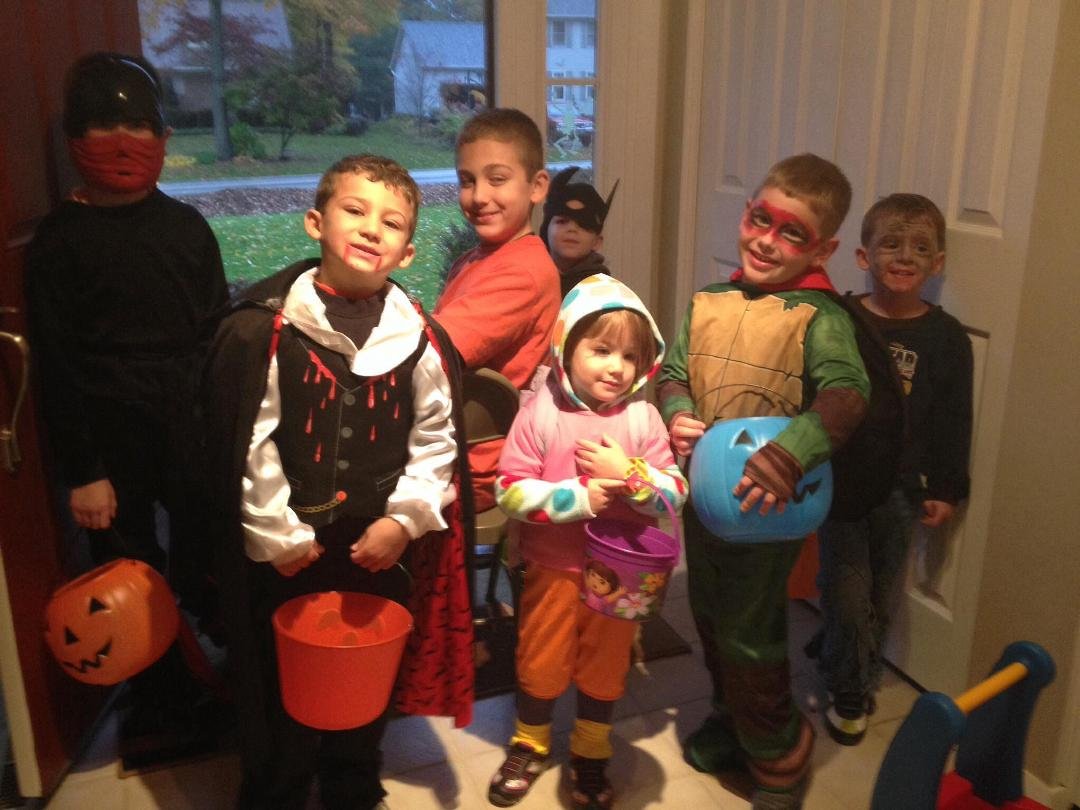 Tonight in Tallmadge at Irma and Kevin's .   Rain didn't stop these kids.🎃🎃🎃