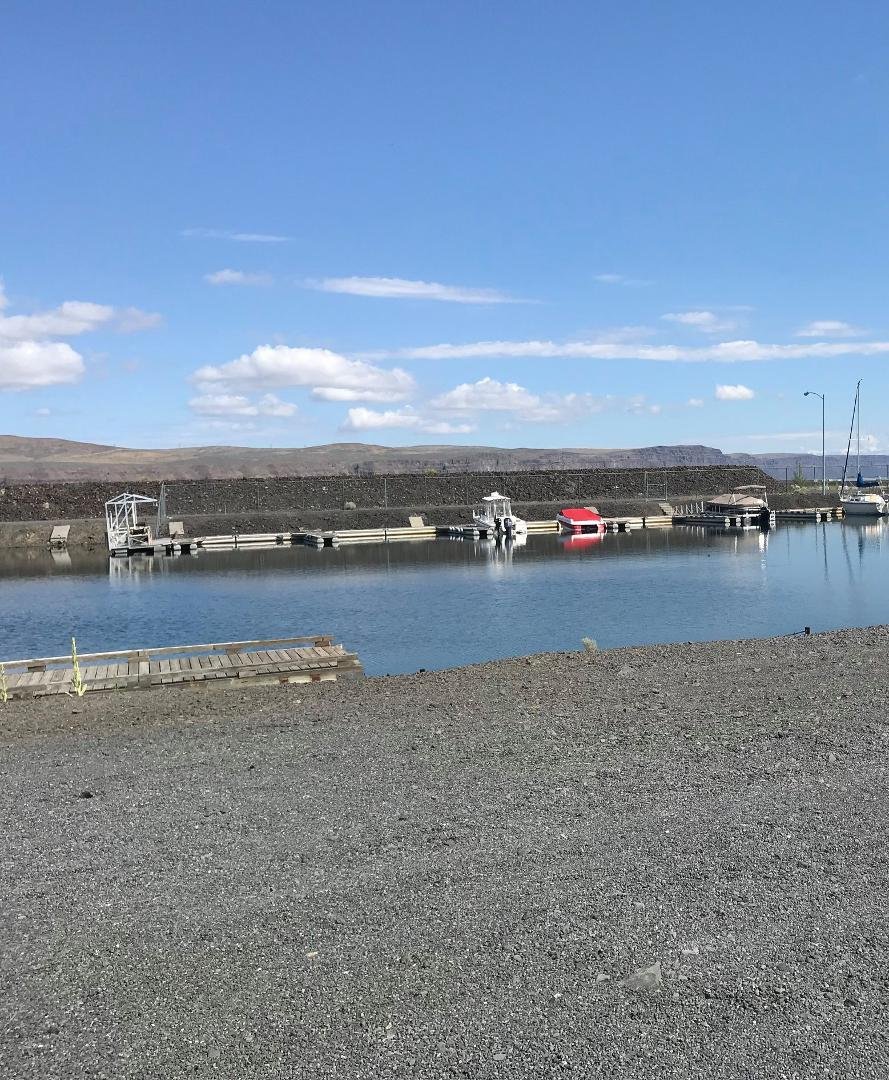 Finally someone must have died. We got a call and a slip opened up in the Coulee City Marina.