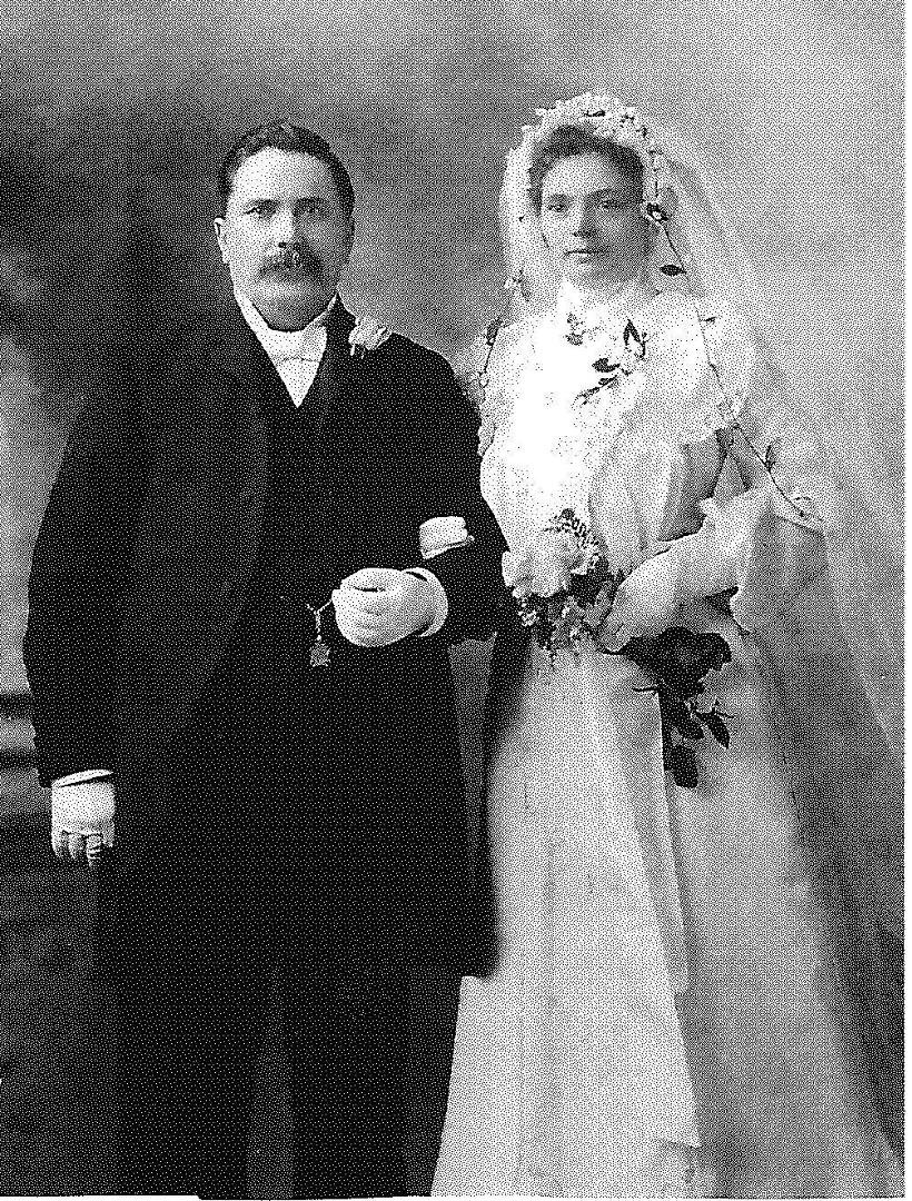 Isaiaha and Uginia Hunnewell wedding picture