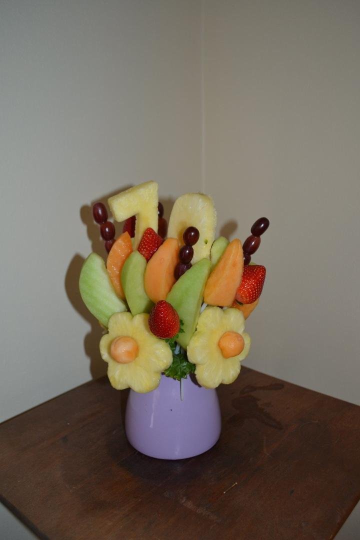 Kate and Claire, thank you for this fruit/floral presentation ! It was wrapped in cellophane, and when I opened that covering, the fragrance of the fruit was just like flowers would have had. You know me well enough to kn