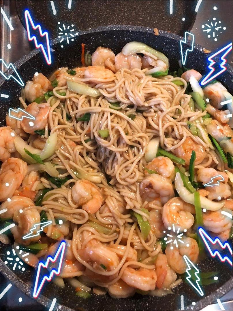😋Forgot to post my first attempt making shrimp lo mein have to say came out great😋