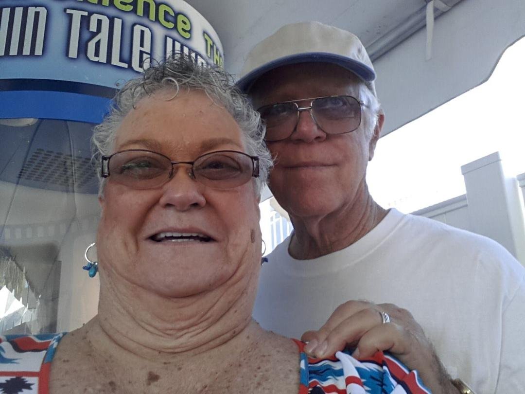 Thanks Donna Potter for hanging out with Mama for a few days so Jerry and I could run away yo Clearwater.
We are at the Aquarium to see Winter. Have
had a great time.
We love ya'll. See you tomorrow