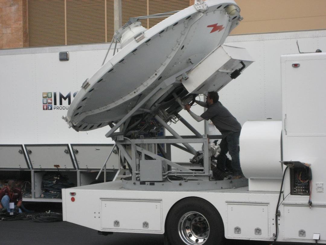 Sattelite truck