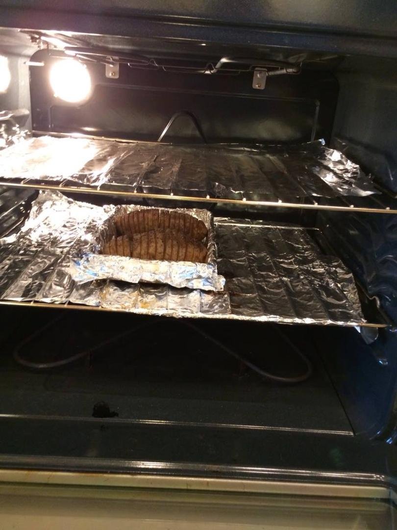 Happy 4th of July! Part of our freedom is being able to fix a lunch for our family. I set the table and did all the cooking today. Phyllis's fav is in the box. Mine is on the plate.