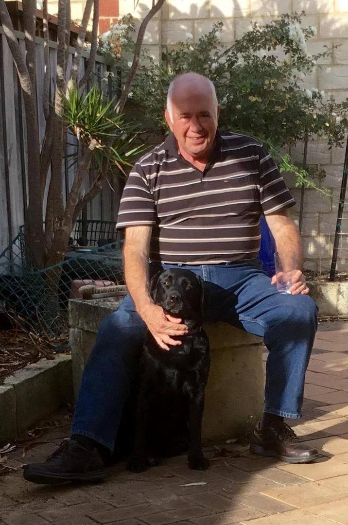 Happy Birthday to our new girl, Pearl. She was 8 years old yesterday and she is the sweetest little labby girl. We have all adapted to one another very quickly. She and Franklin look like Mutt and Jeff - Franklin is huge