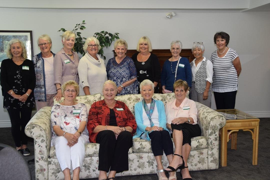We had a fun lunch today with some Gladstone gals. It is nice to get together and remember old times and catch up on new happenings. Hard to believe some of us graduated in "62!