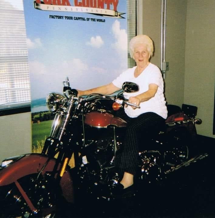 Here's mom wanting to go on the road Yyyyyyaaaaaaaahhhhoooozzzzyyyy moma