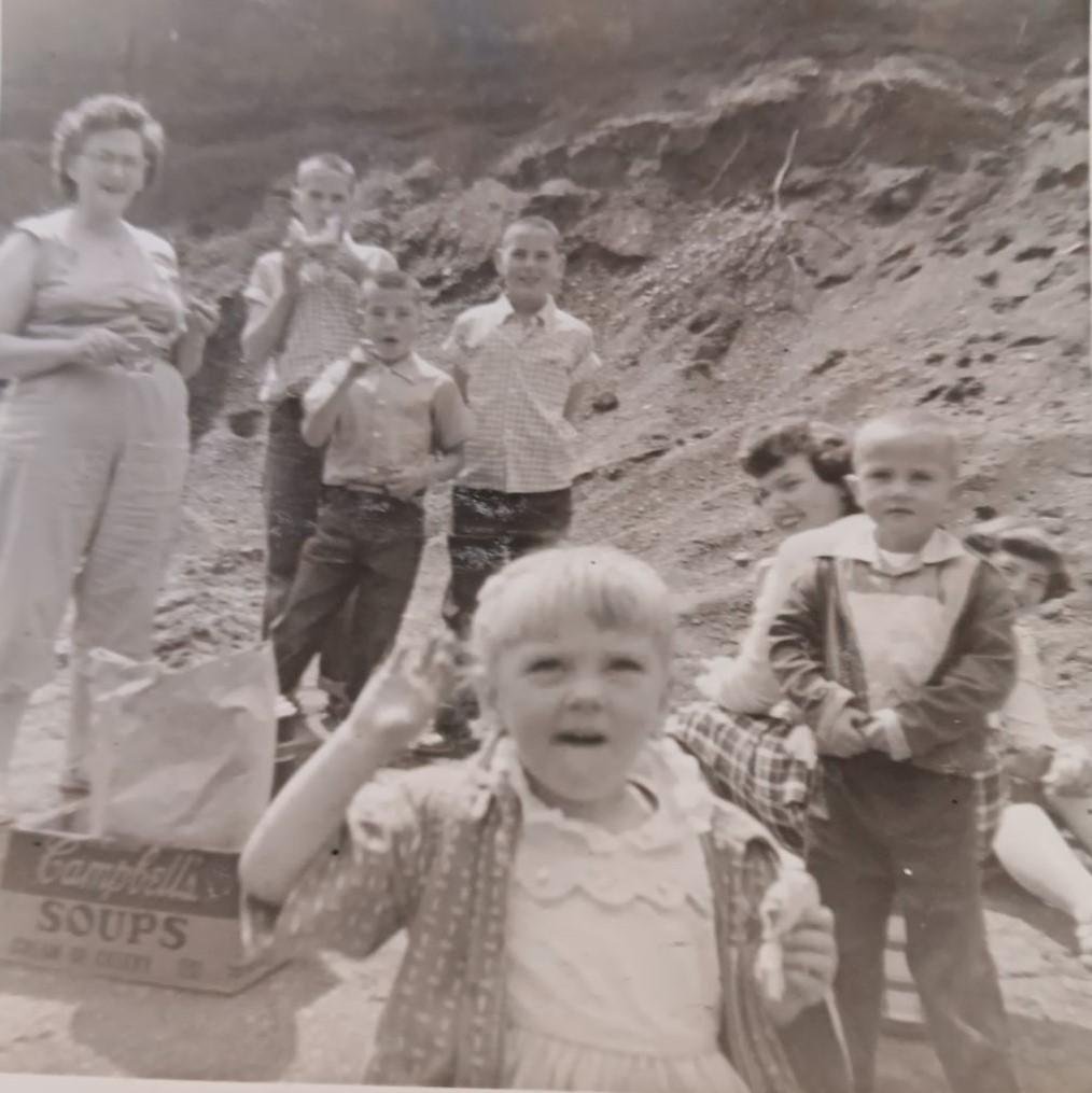 Family. Starting from the back left, Mom, Bugs, Kert and Mike,
Robin up front, Aaron to the right. Two girls behind Aaron are I believe Frannie and Liz. Not sure of the date, 1958 - 1960?
