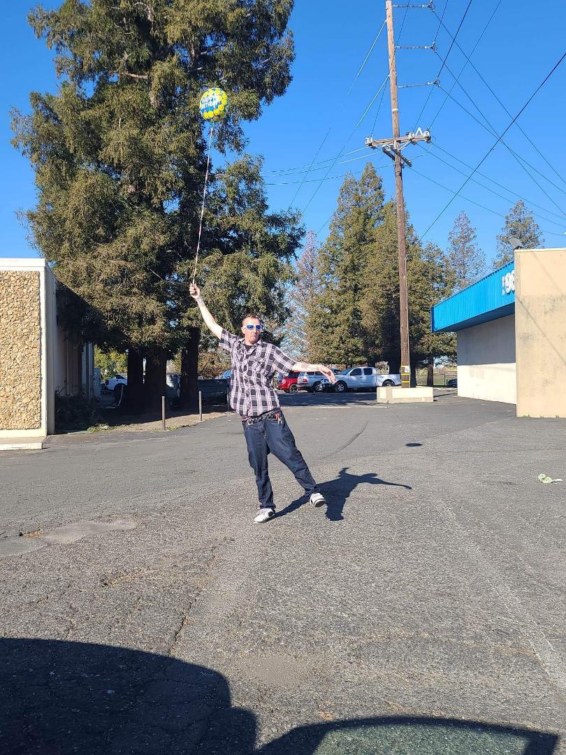 The dollar tree 🌲 gave me a FREE happy birthday balloon? Thank you dollar tree! Up up and away