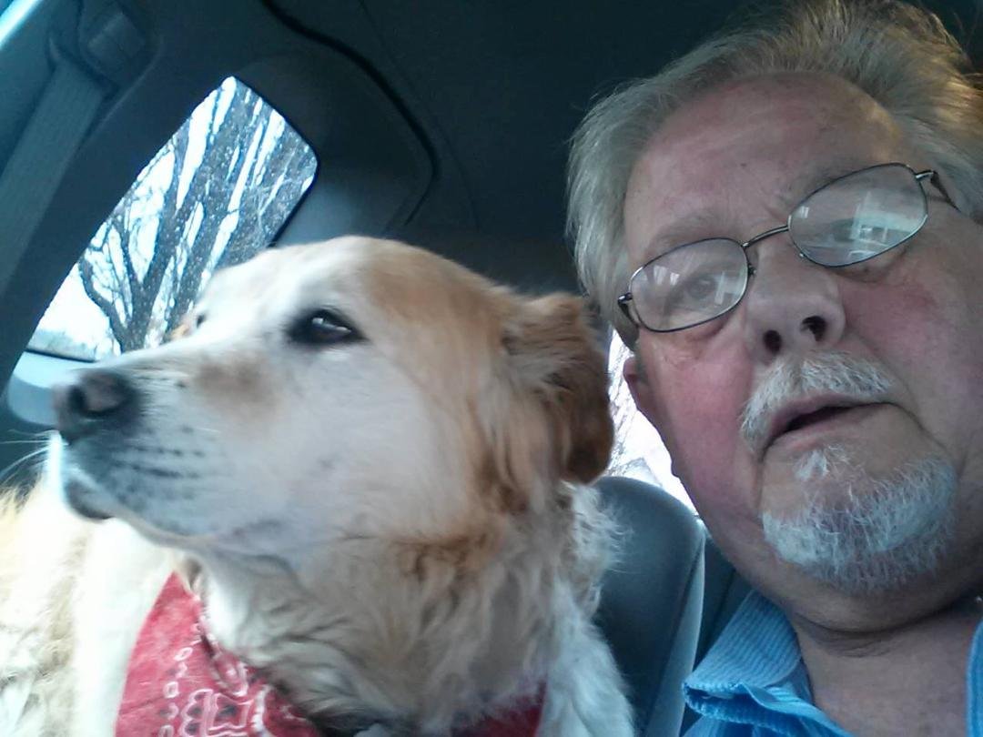 My road dog Honey !14 year old golden ! Smarter than a lot of people i know !€