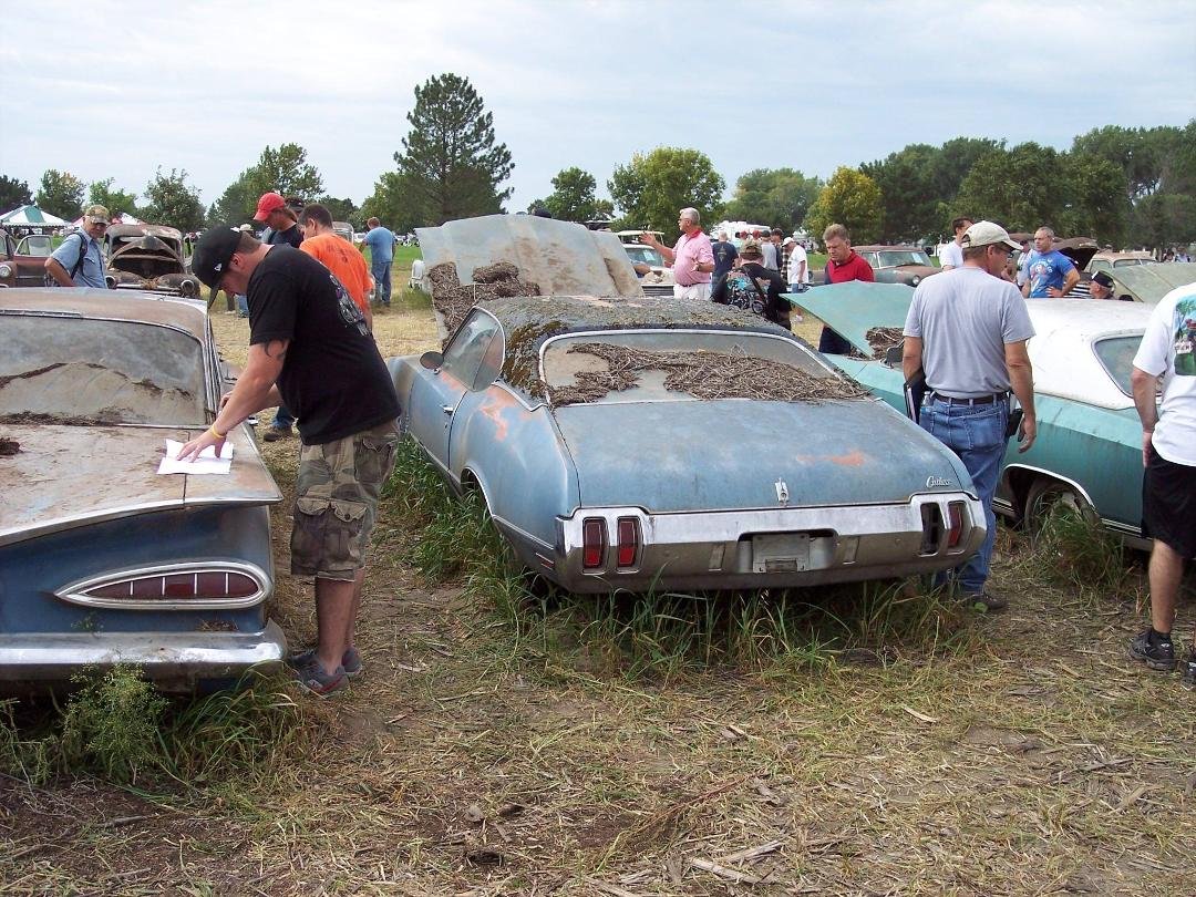 TBT one day late, wish I still had my W-31 Olds Cutlass 1970 that I bought when I returned from VN, this is it just one I seen up at the Pierce auto auction sale of the century.