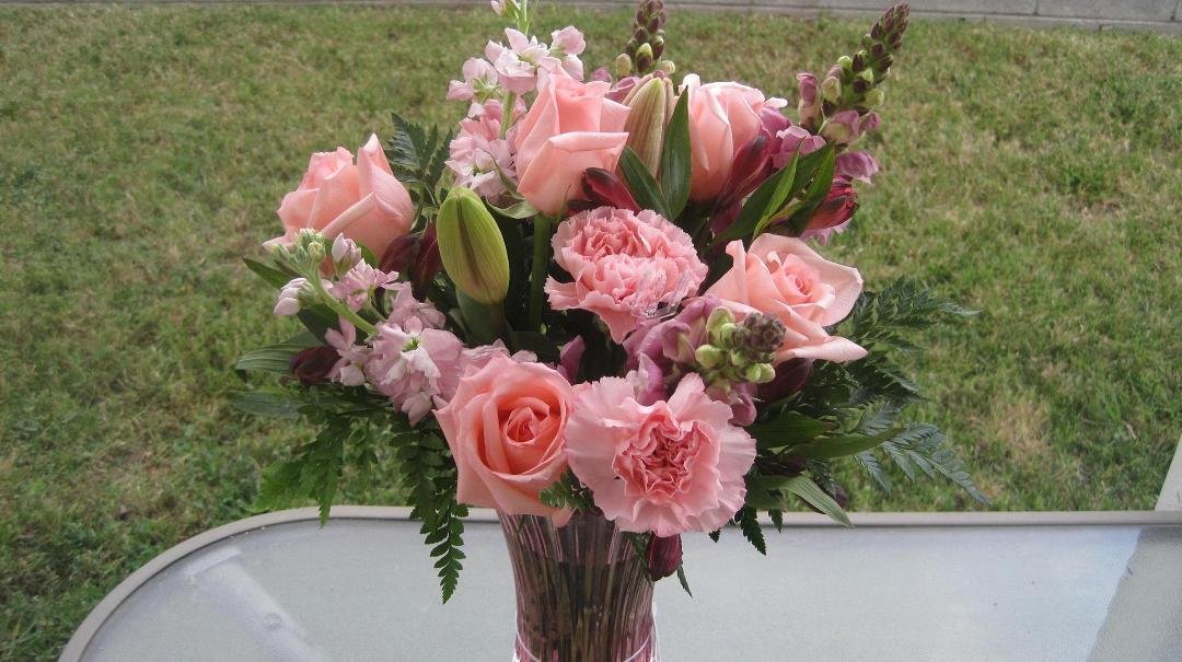 Thanks to Bryan, Bia ,Lily and Lincoln for the beautiful Mothers flowers!!