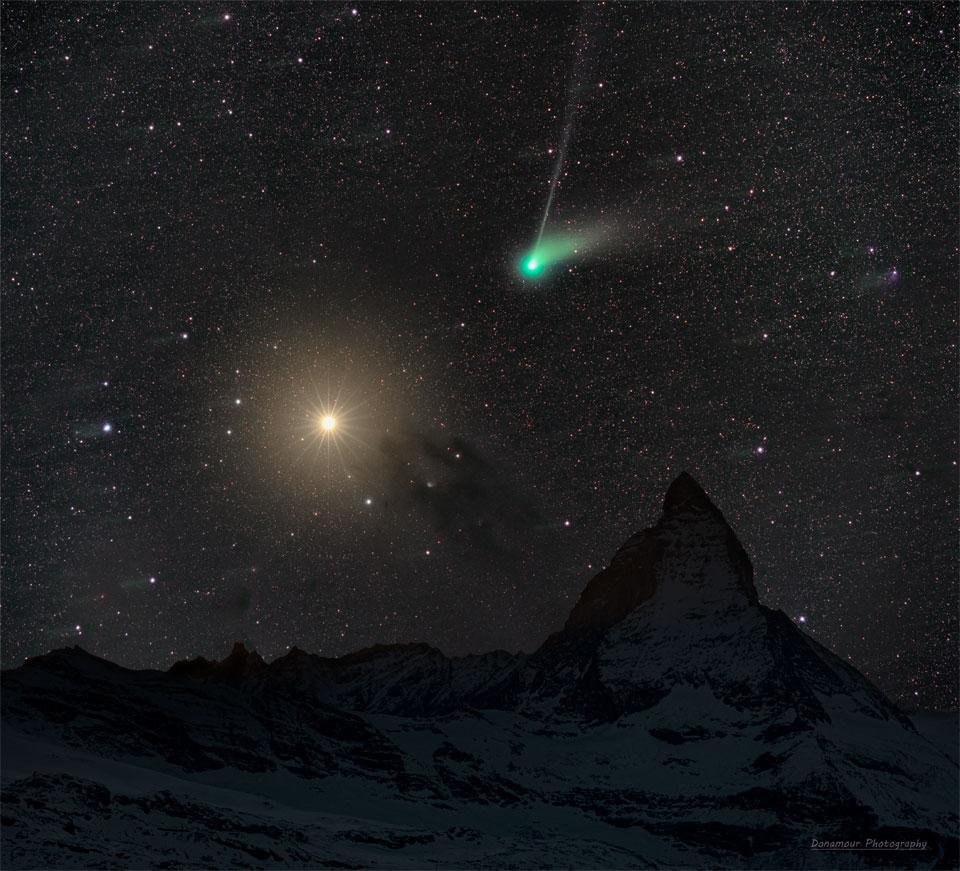 Comet ZTF and Mars
Image Credit & Copyright: Donato Lioce
Explanation: No, Comet ZTF is not going to hit Mars. Nicknamed the Green Comet for its bright green coma, C/2022 E3 (ZTF) did, however, pass almost in front of the