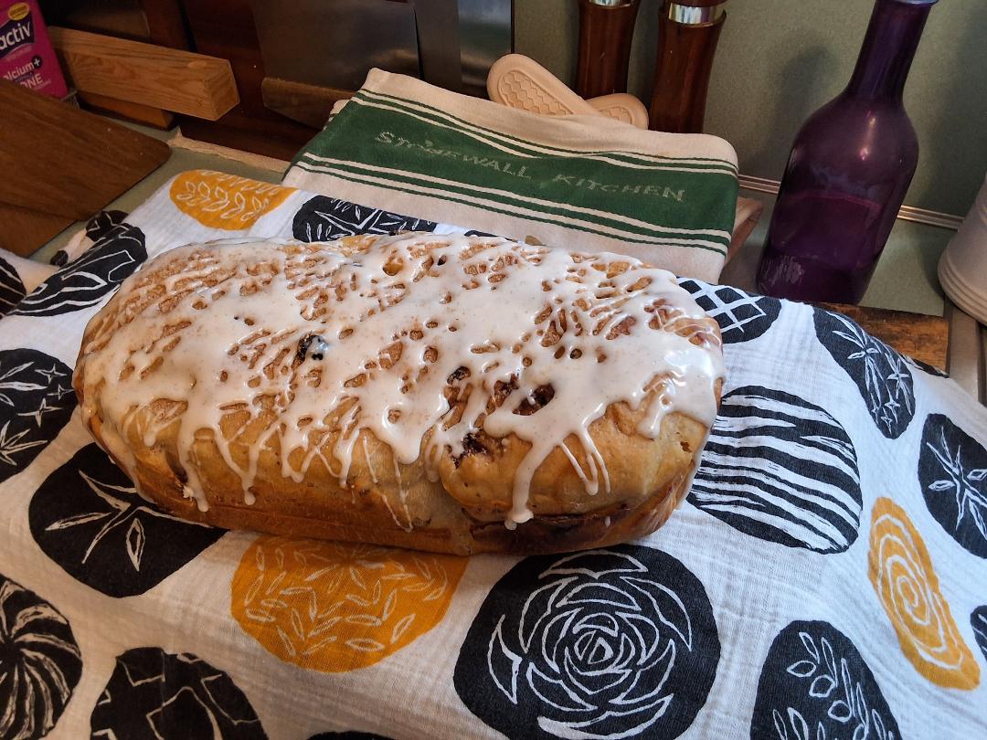 OK, I'm finally getting the hang of sourdough cinnamon raisin bread. I think. Why cuz it's MaryLou's favorite, and as we all know you know of course,,,,,,,, she wants it ,,,she gets it! Muah baby. I love you 😍!