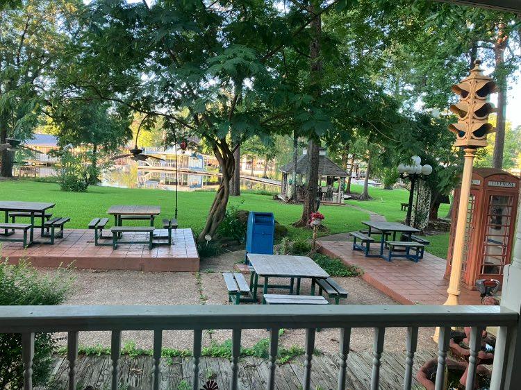 Looking out the window every morning reminds us what a fortunate location we are able to call home. Loving Lake Cherokee 👍. Over 40 years we along with neighbors took down storage sheds, hedges, fences to give everyone a w